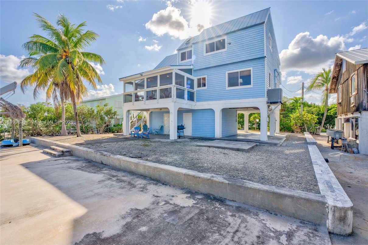 Exterior, Facade, Queen Anne Victorian