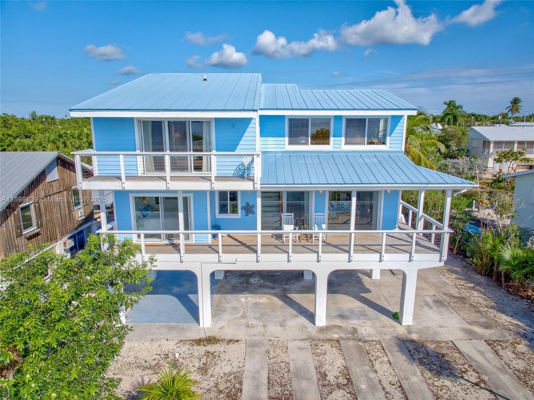 Exterior, Facade, Farmhouse