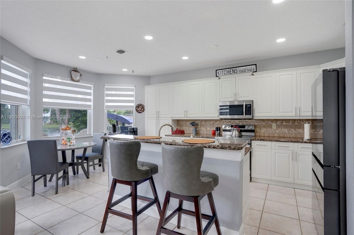 Dining room, Interior, Kitchen, Recessed Lighting