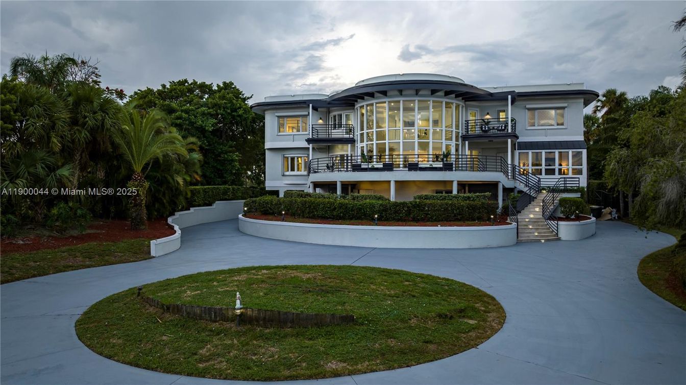 Backyard, Exterior, Facade, Mediterranean