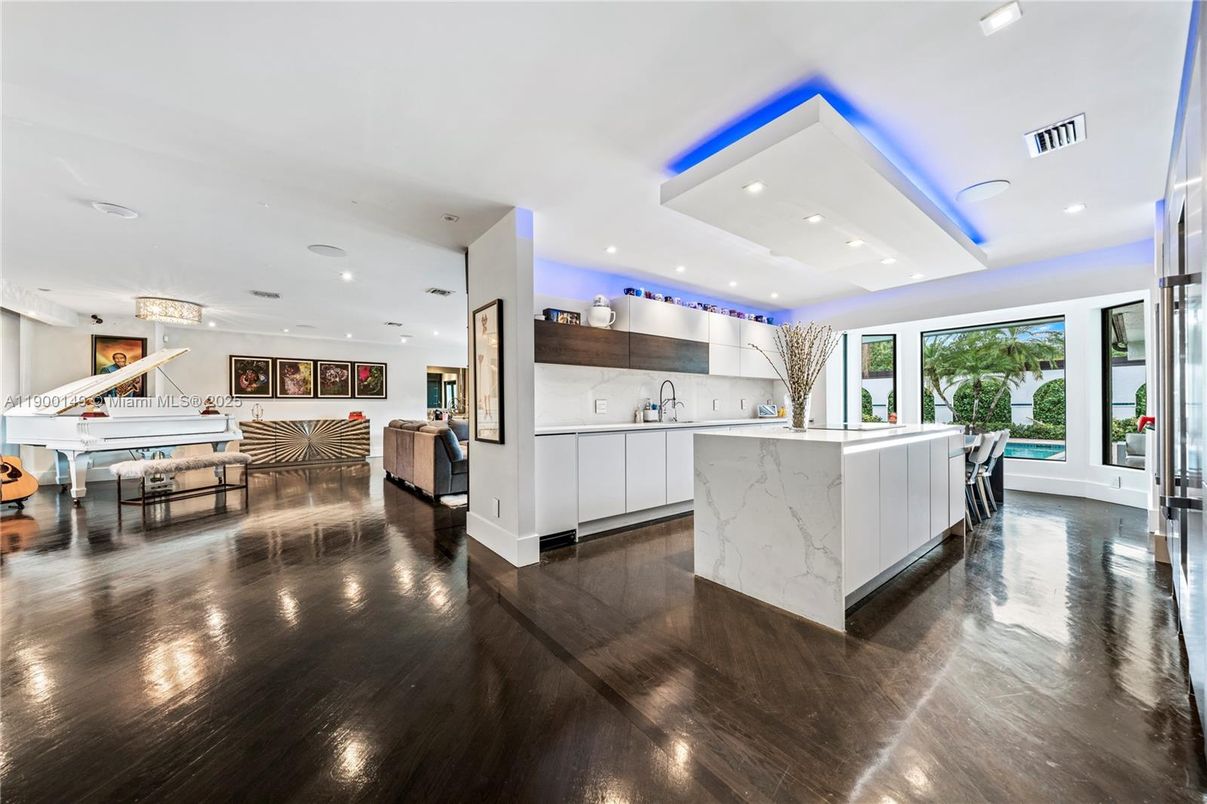 Dining room, Interior, Kitchen, Marble Walls, Pendant Lights, Recessed Lighting, Wood Texture Flooring