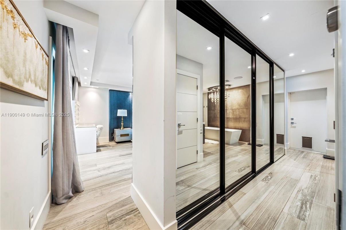 Bathroom, Interior, Recessed Lighting, Wood Texture Flooring