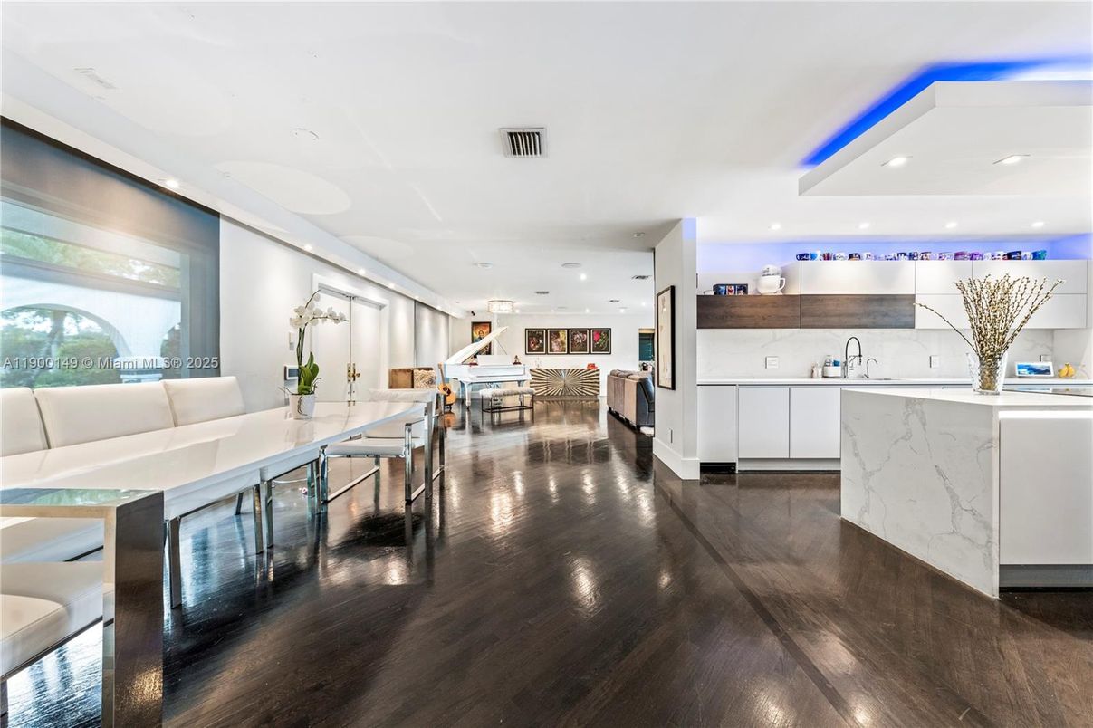 Dining room, Interior, Kitchen, Living room, Marble Walls, Pendant Lights, Recessed Lighting, Wood Texture Flooring