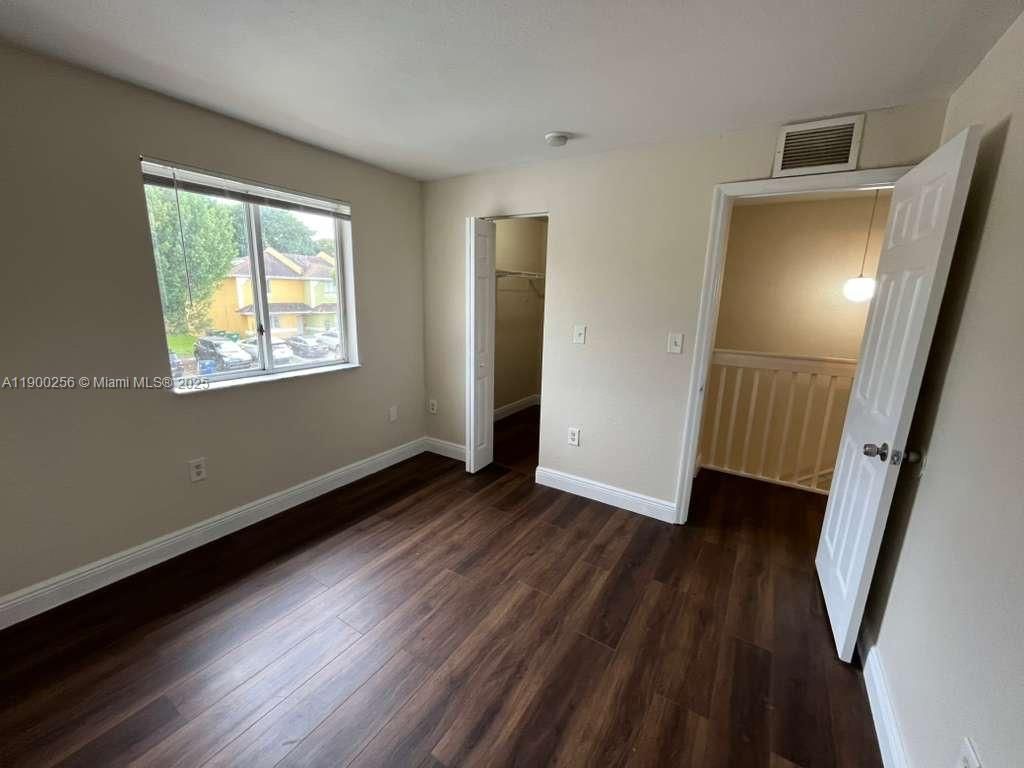 Empty room, Interior, Pendant Lights, Wood Texture Flooring