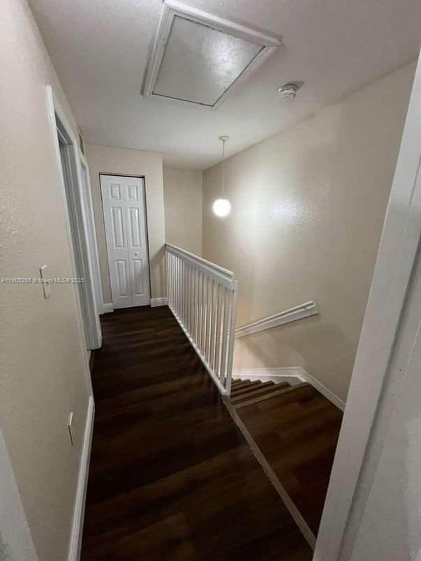 Interior, Pendant Lights, Wood Texture Flooring