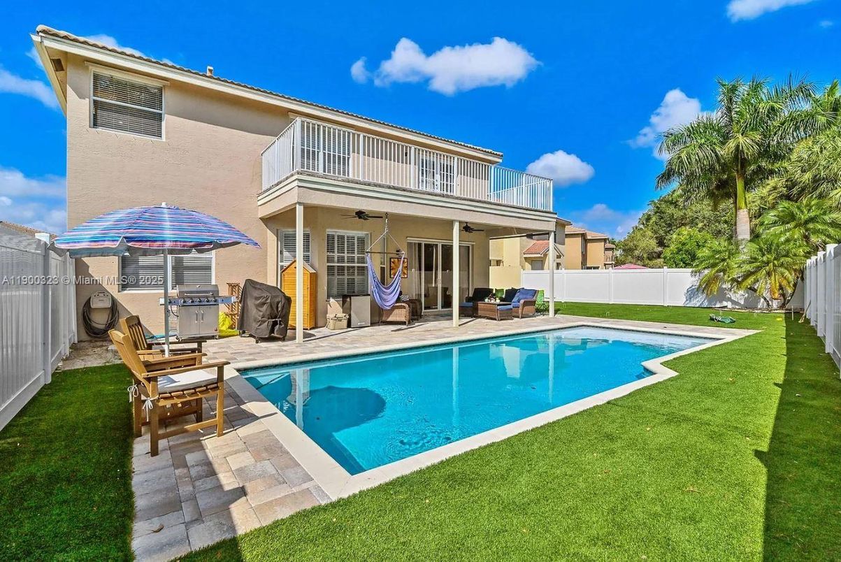 Backyard, Exterior, Pool