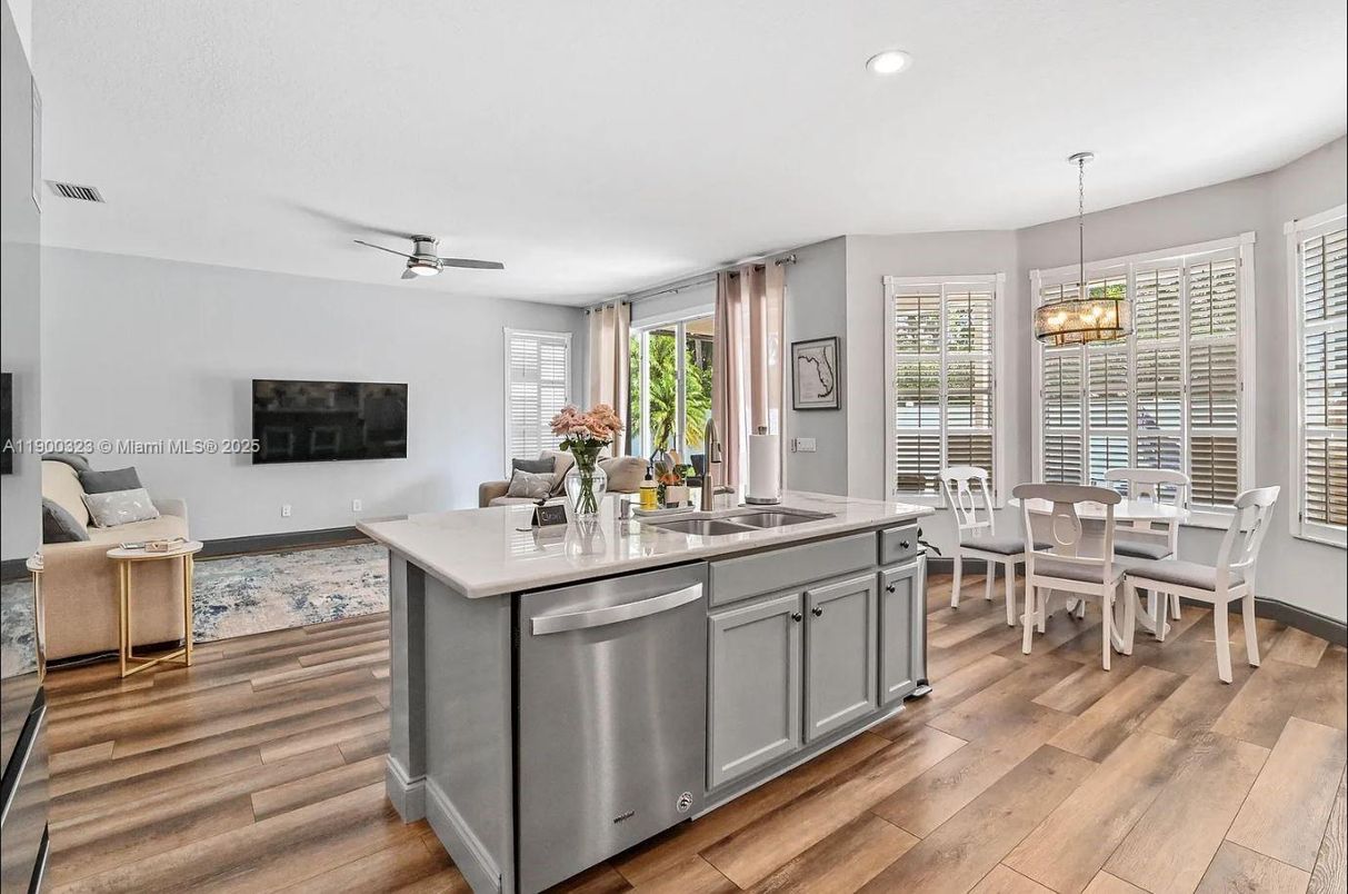 Dining room, Interior, Kitchen, Pendant Lights, Recessed Lighting, Wood Texture Flooring