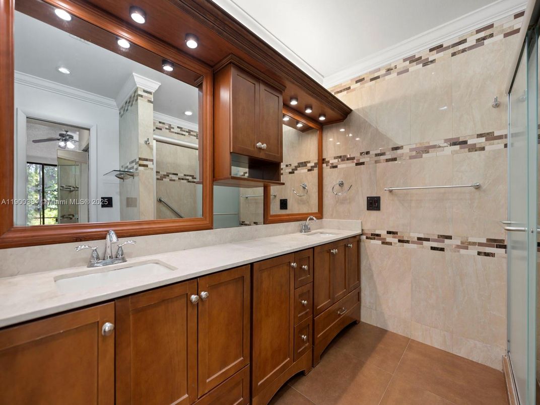 Bathroom, Dual Sink Vanities, Interior, Recessed Lighting