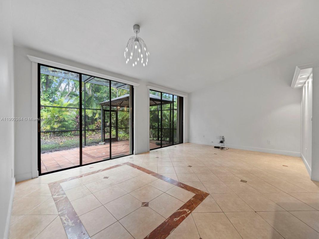 Empty room, Interior, Pendant Lights