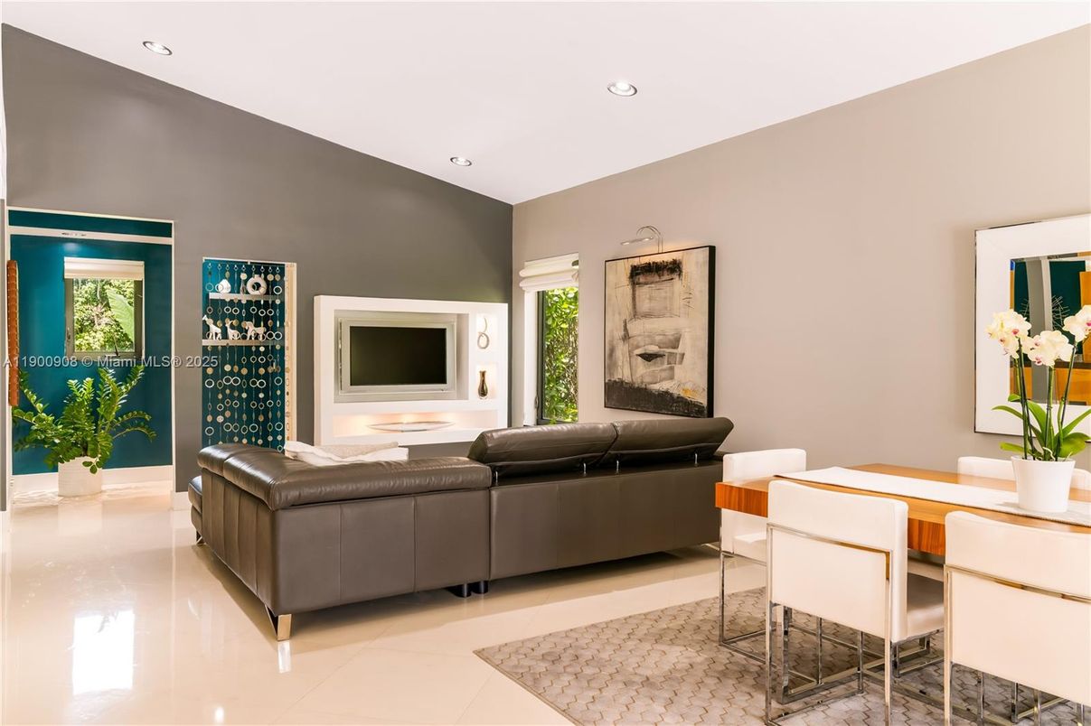 Dining room, Interior, Living room, Recessed Lighting