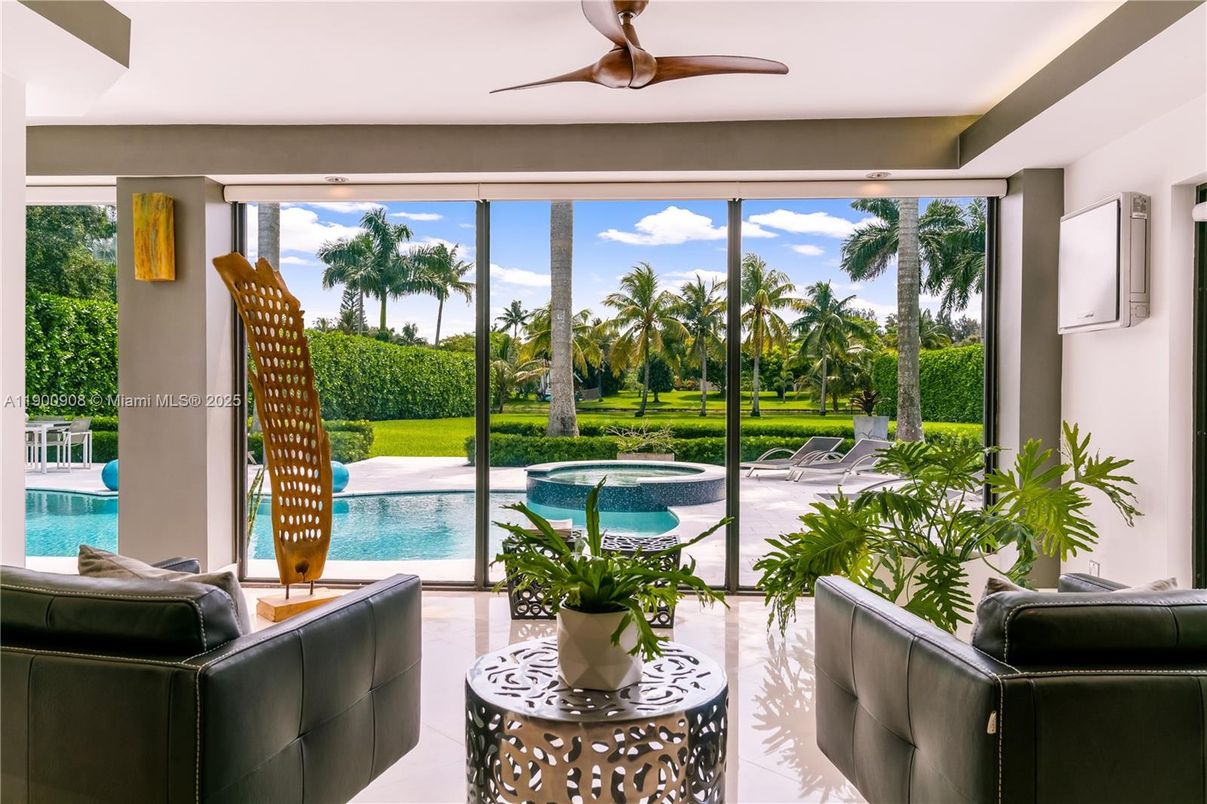 Interior, Pool, Sun Room, Water