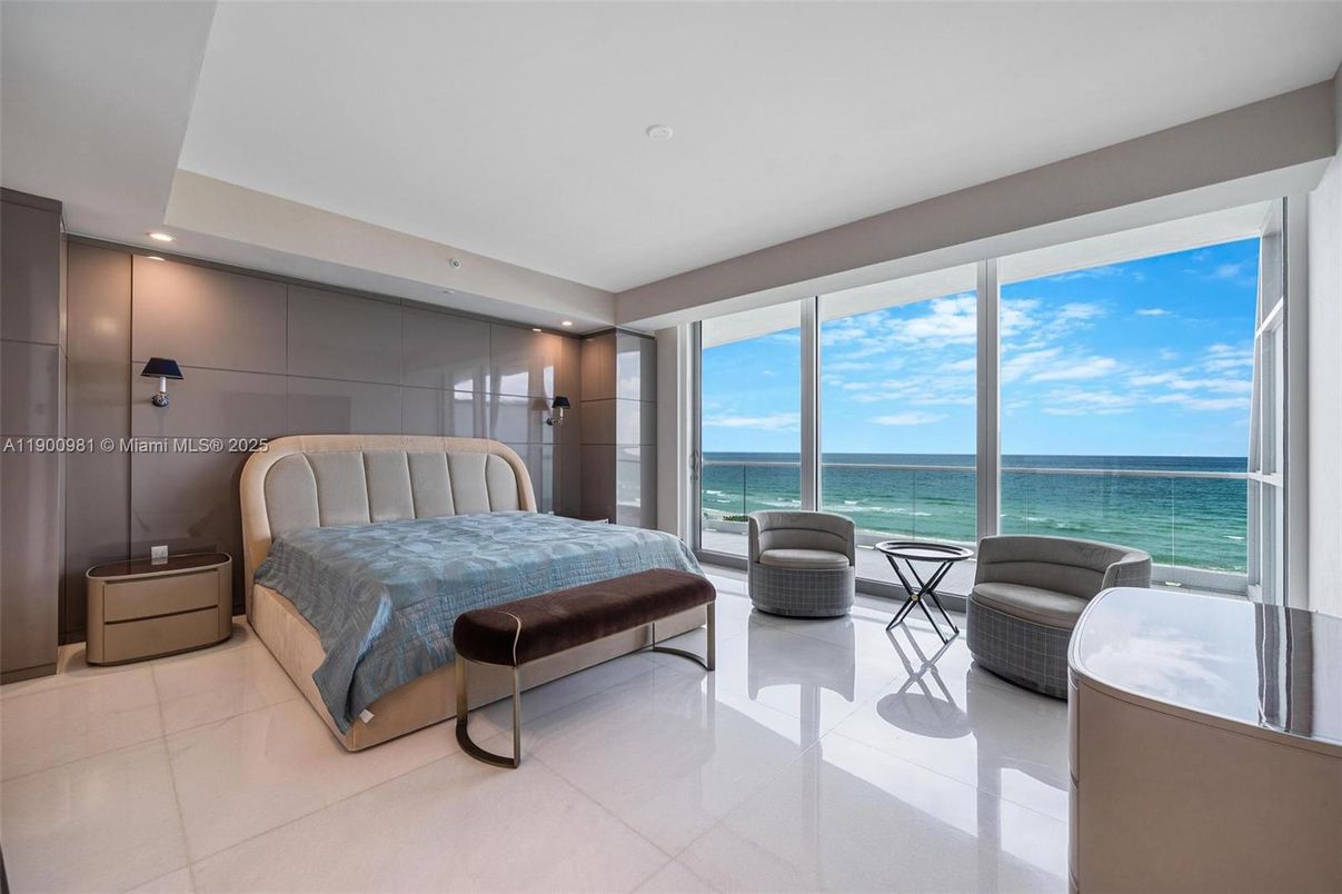 Bedroom, Interior, Recessed Lighting, Water