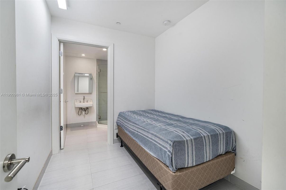 Bathroom, Bedroom, Interior, Recessed Lighting