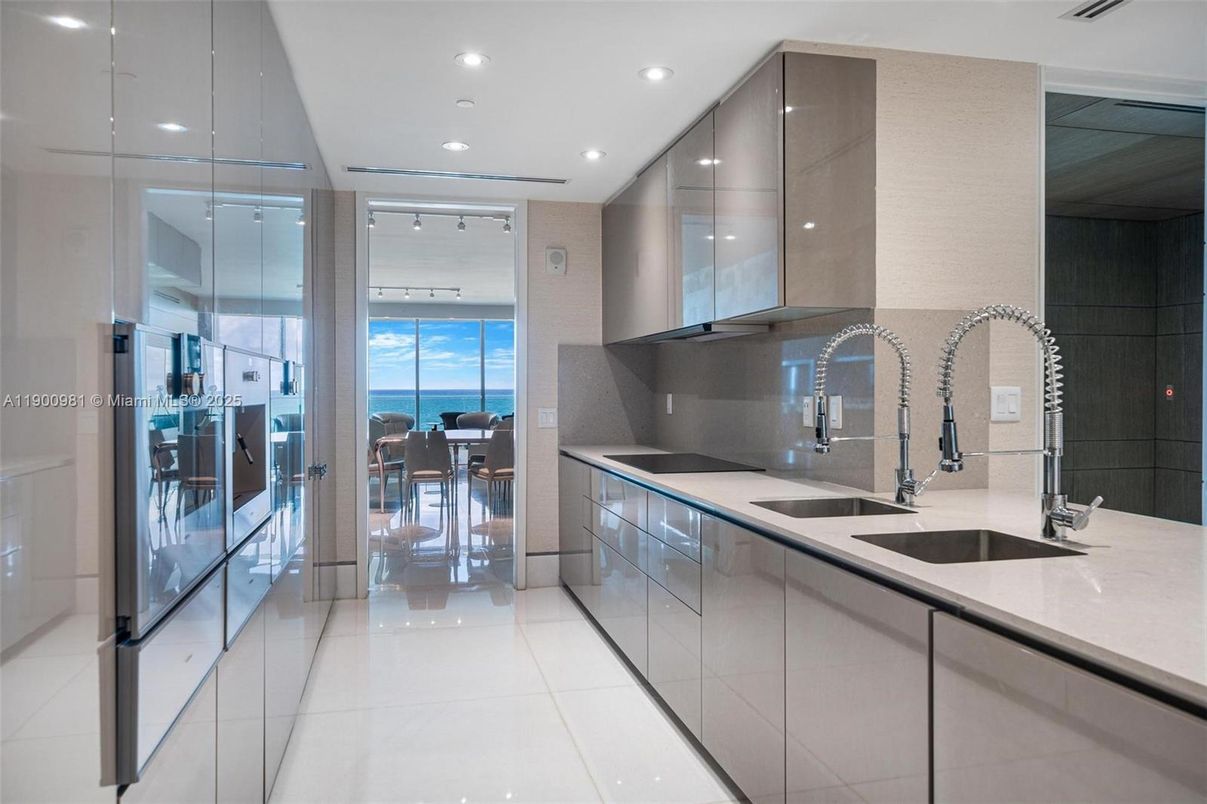 Interior, Kitchen, Recessed Lighting, Water