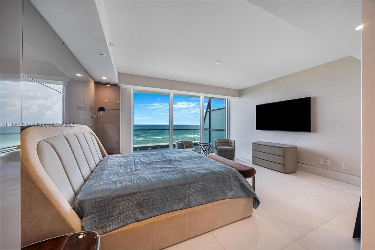 Bedroom, Interior, Recessed Lighting, Water