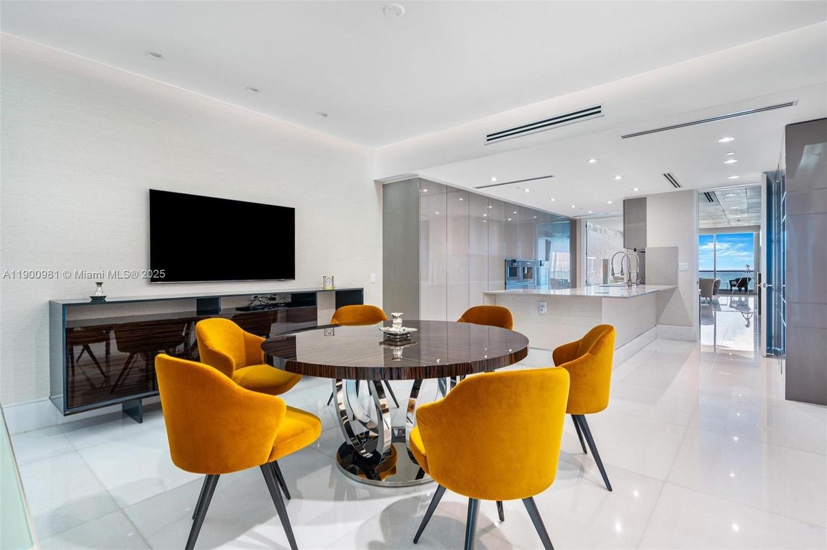 Dining room, Interior, Kitchen, Recessed Lighting