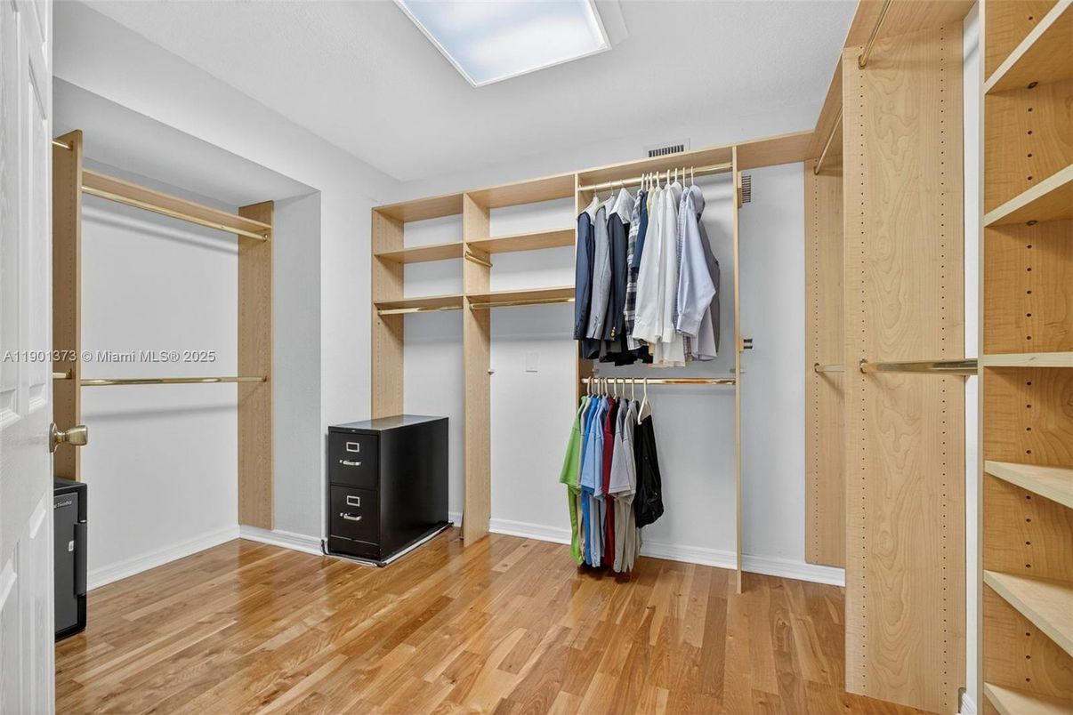 Interior, Walk-in Closets, Wood Texture Flooring