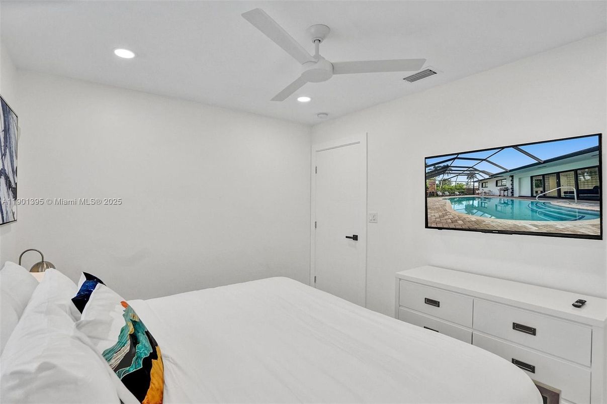 Bedroom, Interior, Recessed Lighting