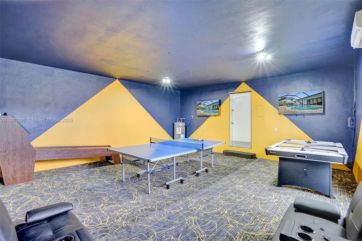 Game Room, Interior