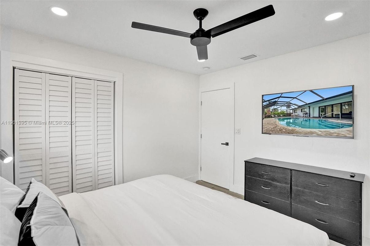 Bedroom, Interior, Recessed Lighting