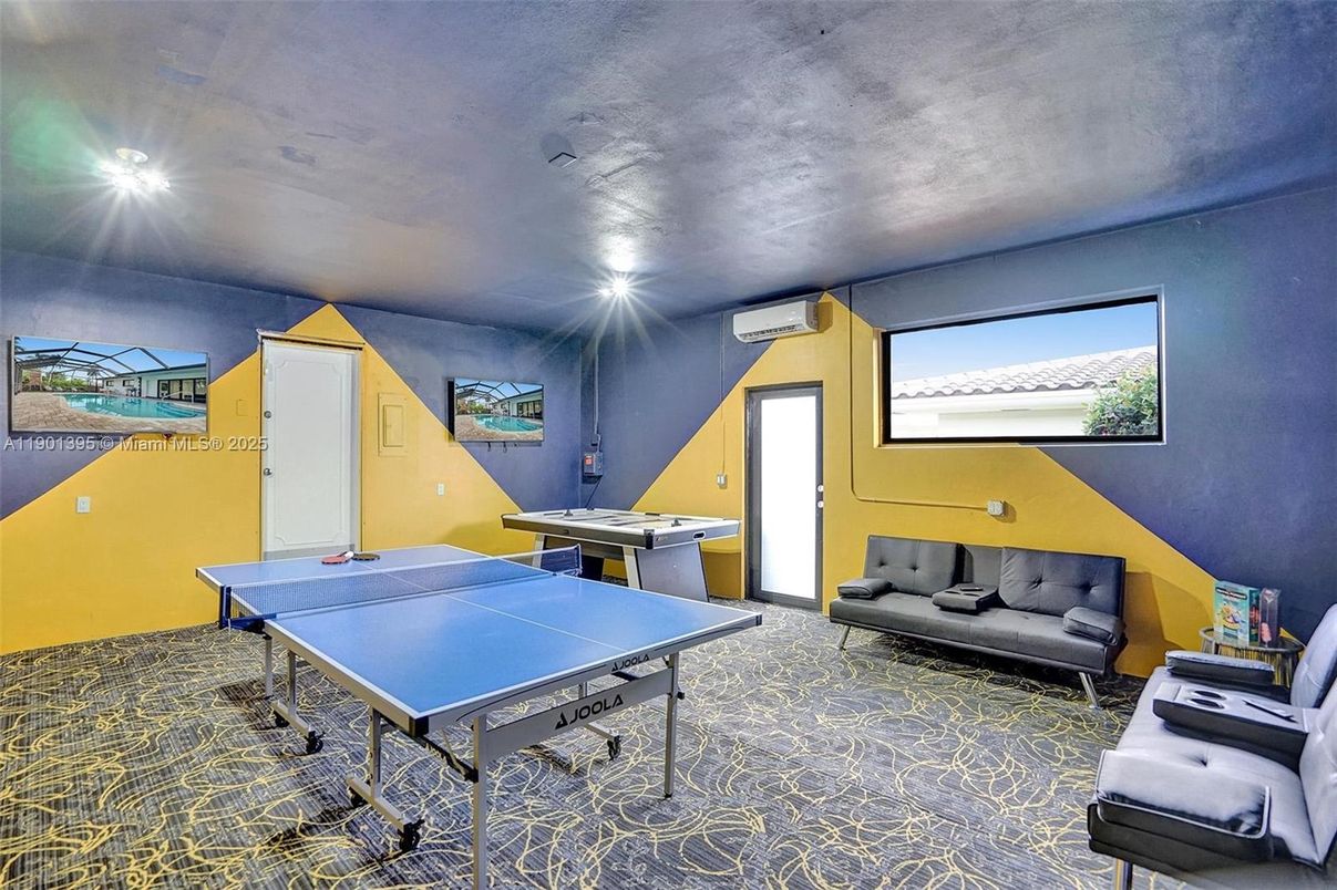 Game Room, Interior, Recessed Lighting