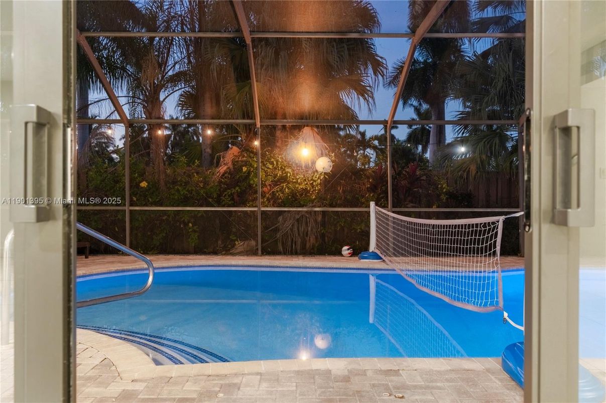 Interior, Pool, Sun Room