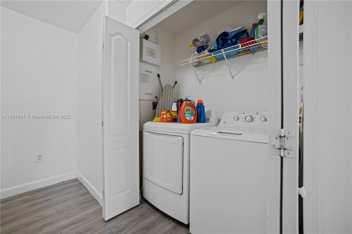 Interior, Utility Closets, Washer, Wood Texture Flooring