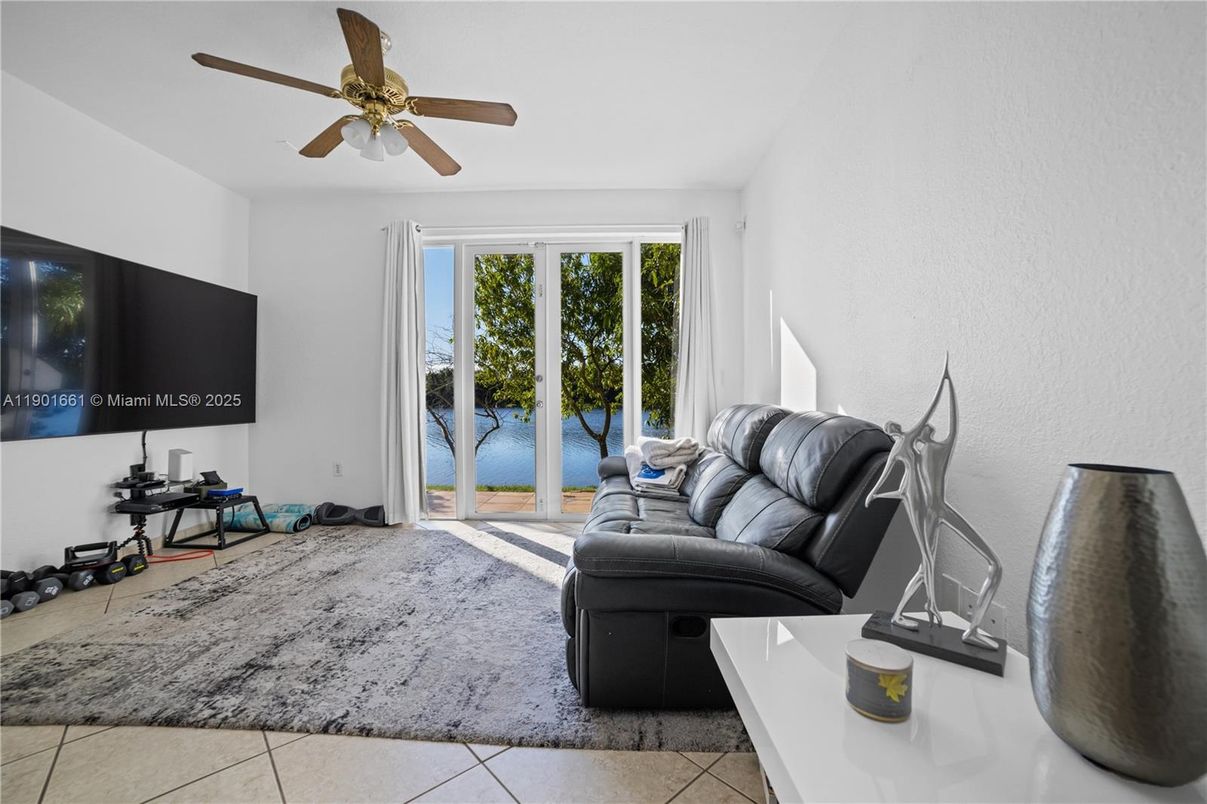 Interior, Living room, Water