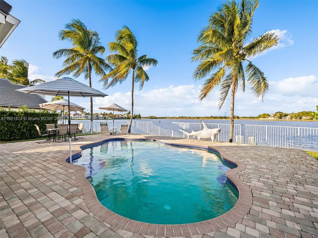 Exterior, Pool, Water