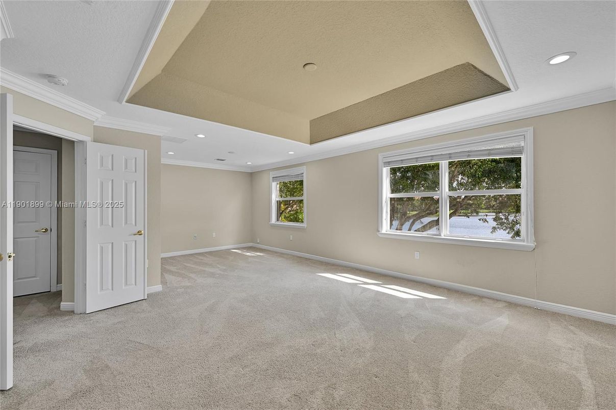 Empty room, Interior, Recessed Lighting