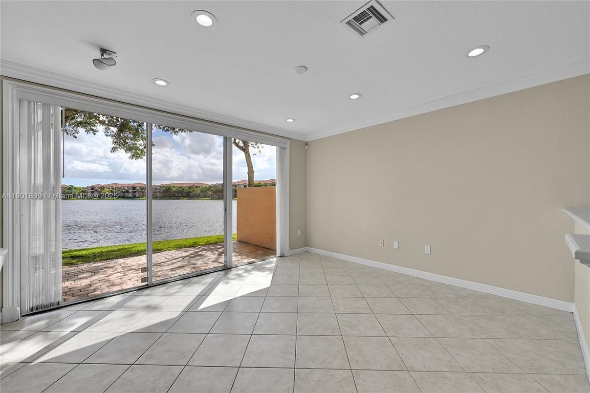 Empty room, Interior, Recessed Lighting, Water