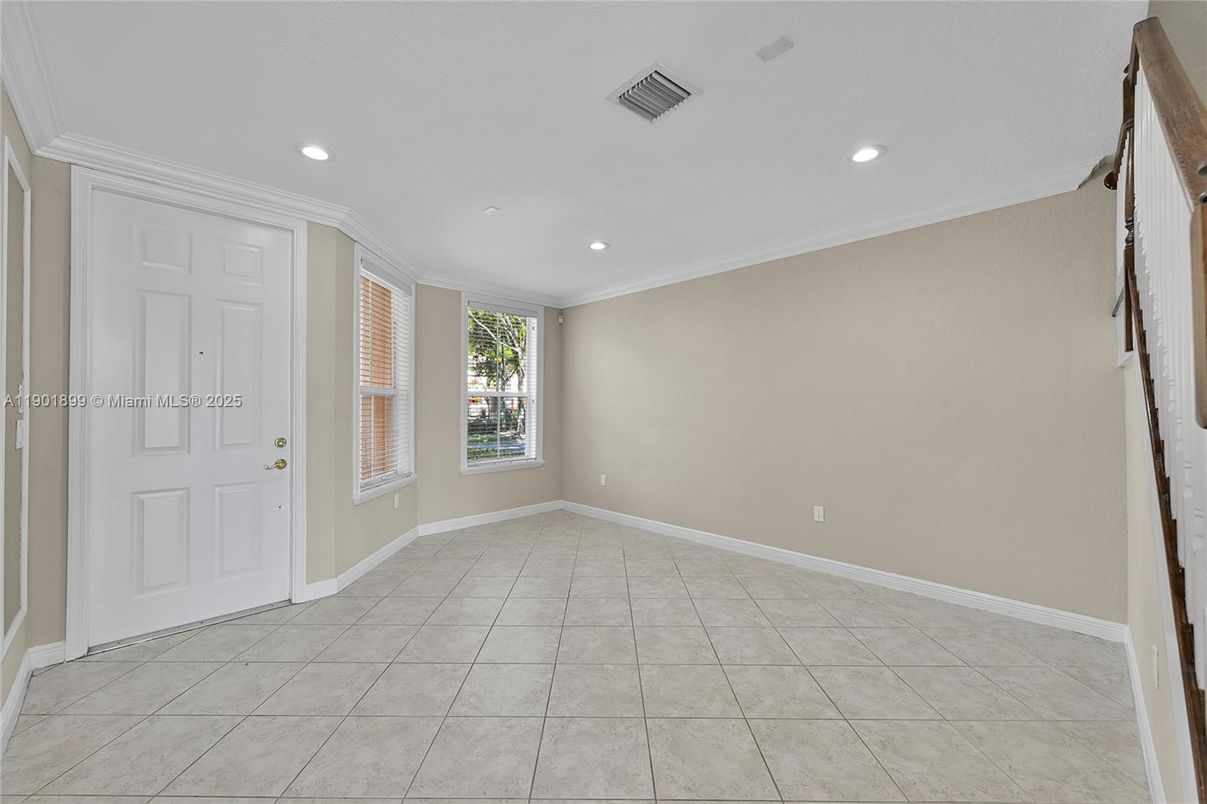 Empty room, Interior, Recessed Lighting