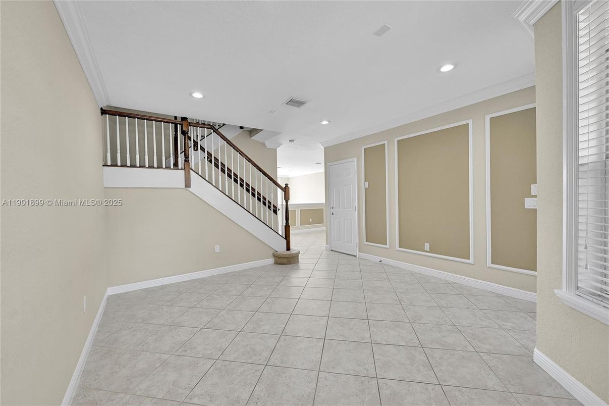 Empty room, Interior, Recessed Lighting