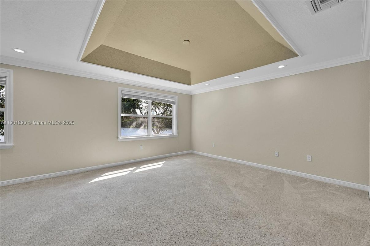 Empty room, Interior, Recessed Lighting