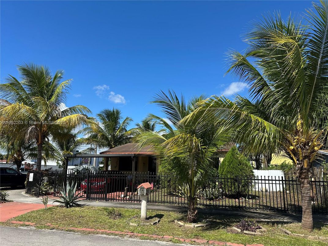 Exterior, Facade, None