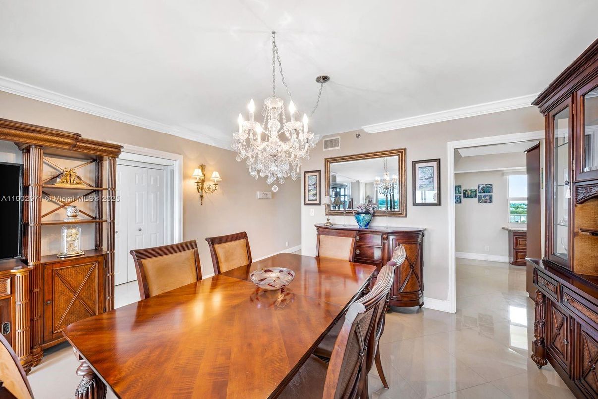 Chandelier, Dining room, Interior
