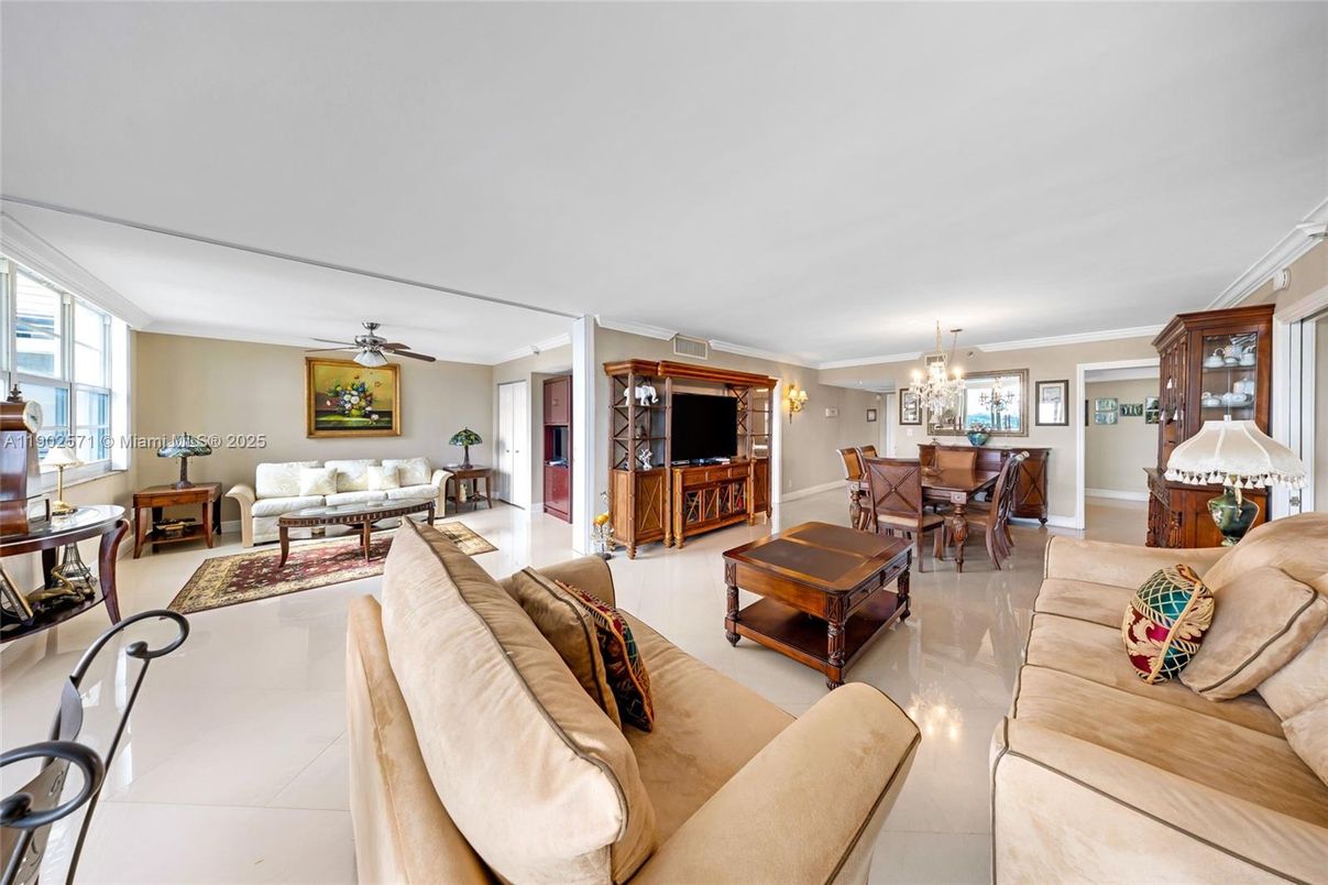 Chandelier, Dining room, Interior, Living room