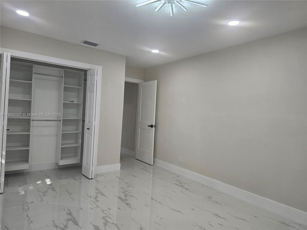 Empty room, Interior, Marble, Recessed Lighting