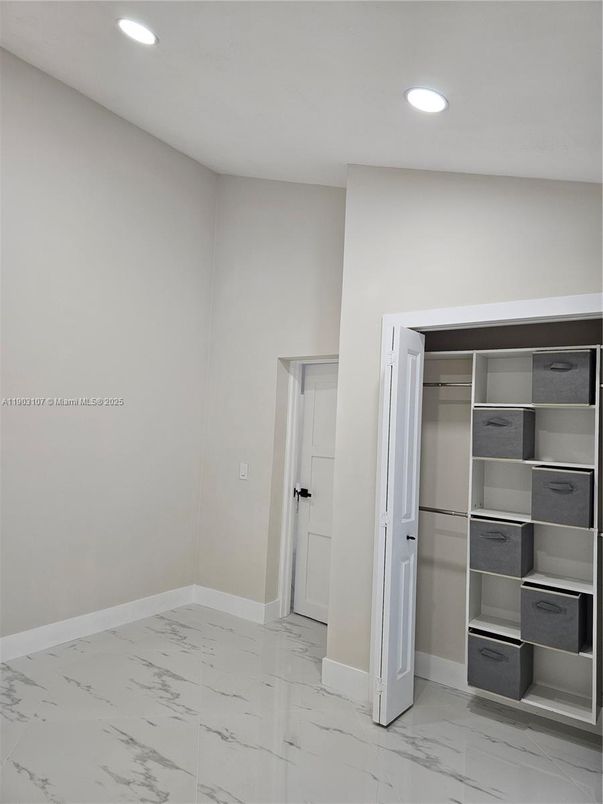 Empty room, Interior, Marble, Recessed Lighting