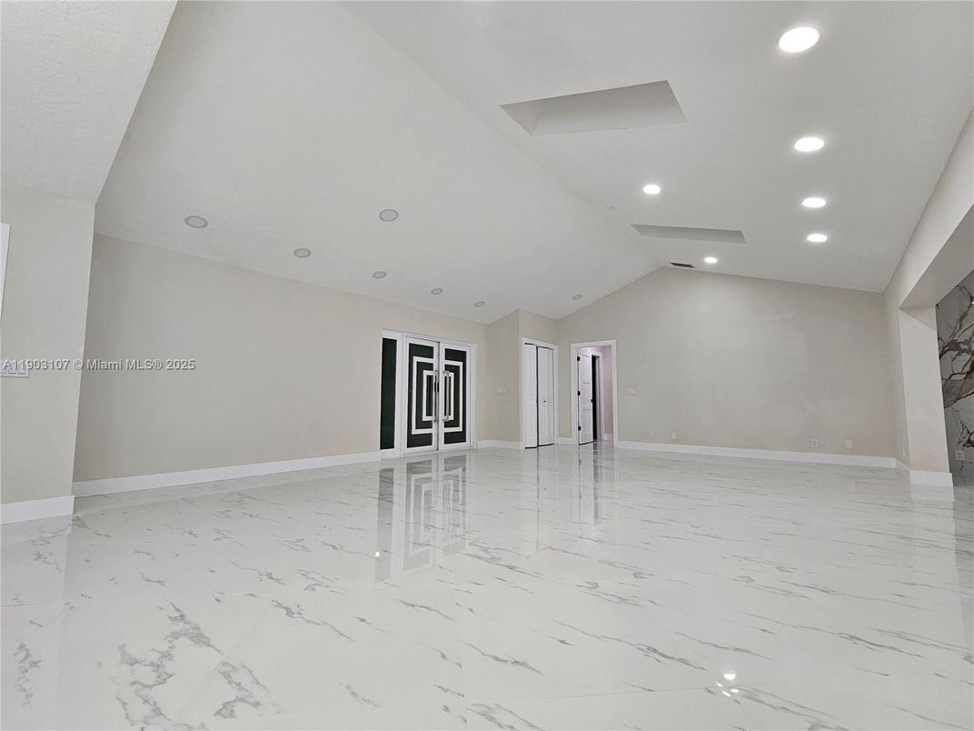 Empty room, Interior, Marble, Recessed Lighting