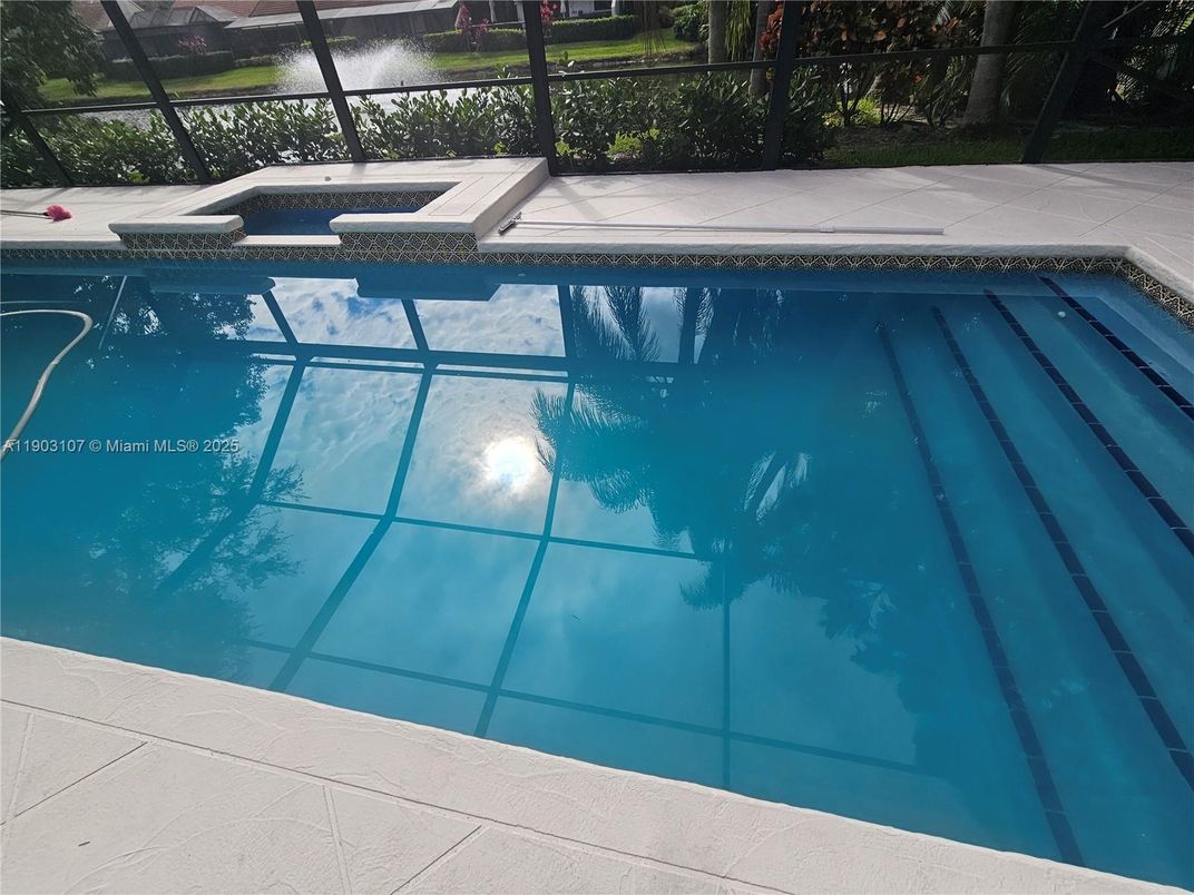 Interior, Pool, Sun Room