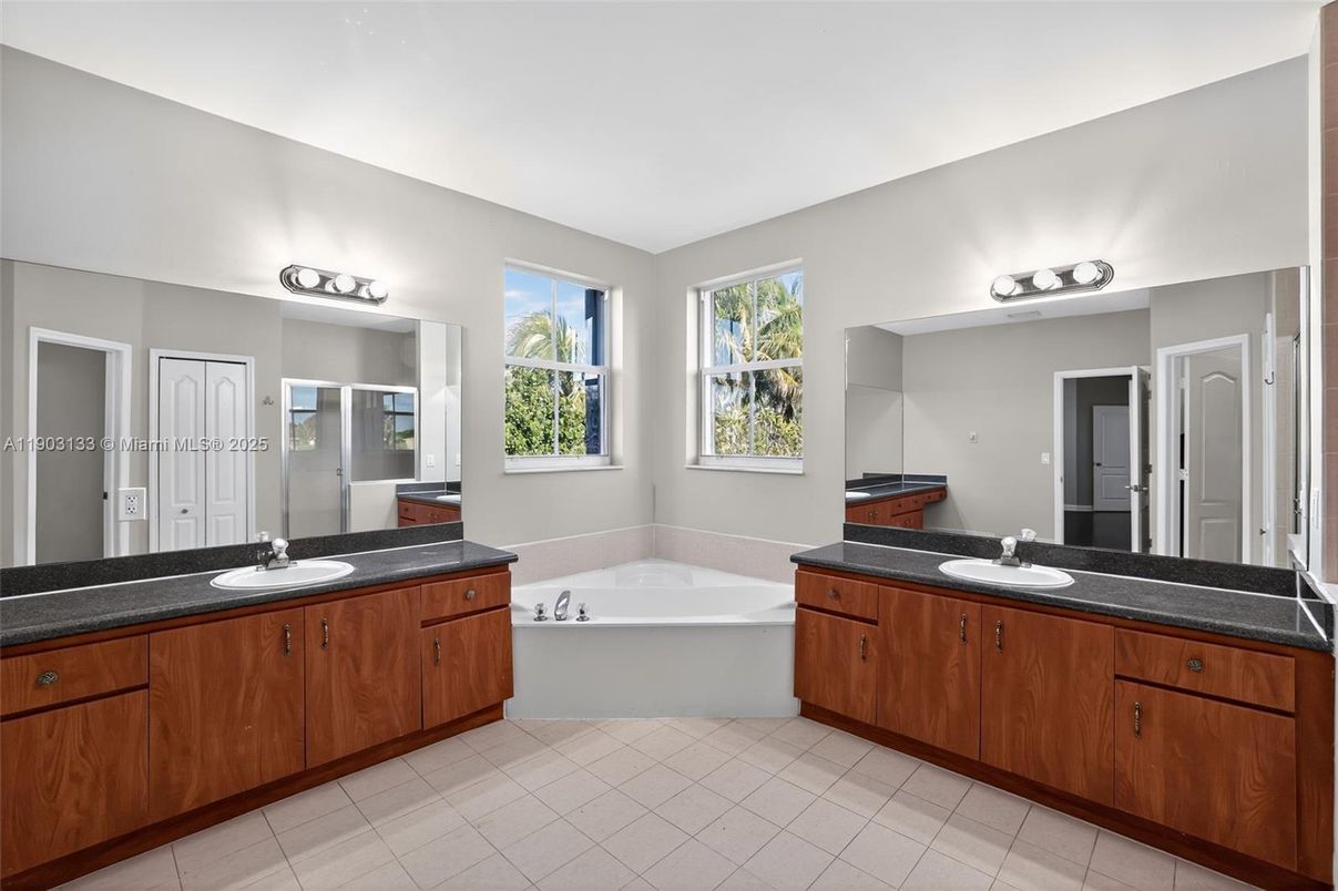 Bathroom, Dual Sink Vanities, Interior