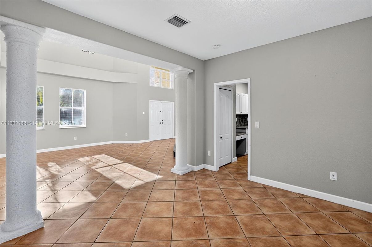 Empty room, Interior, Kitchen, Recessed Lighting