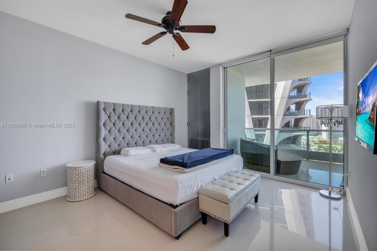 Bedroom, Interior, Water