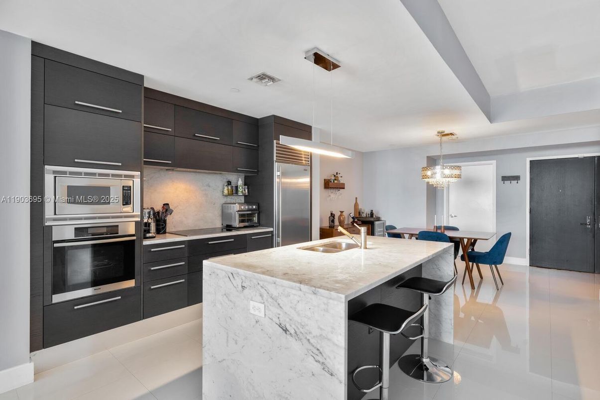 Chandelier, Dining room, Interior, Kitchen, Pendant Lights, Stainless Steel Appliances