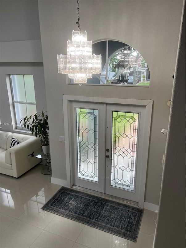 Chandelier, Interior