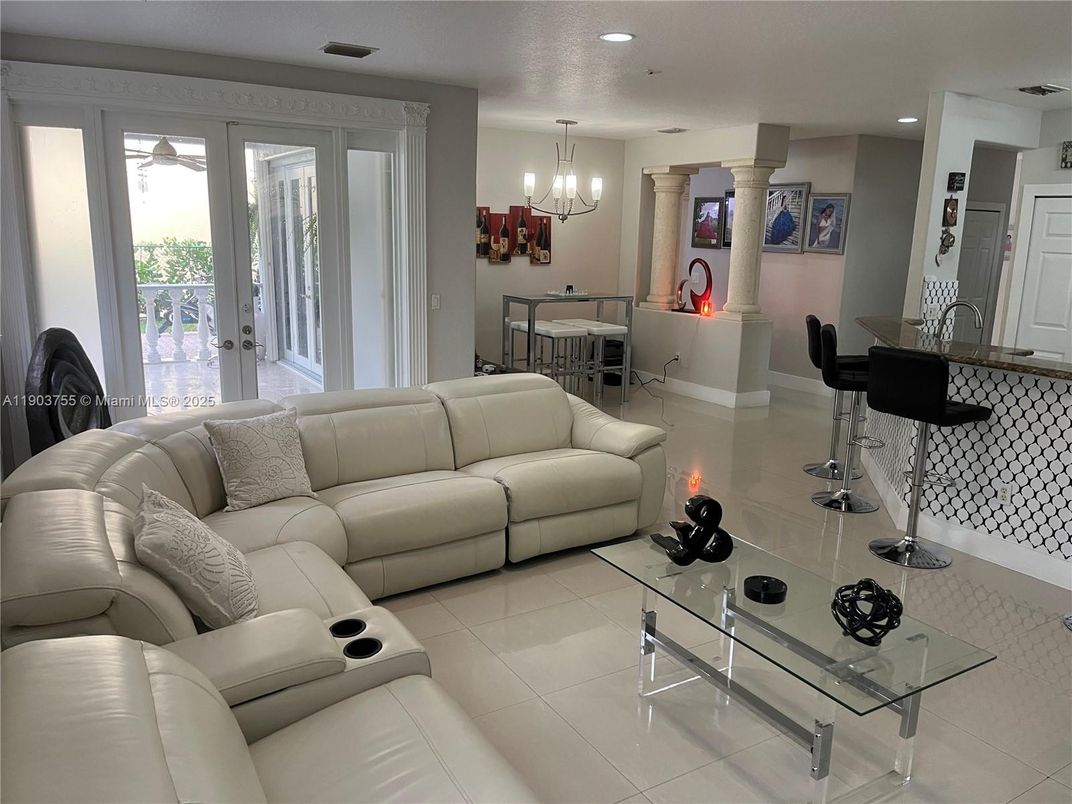 Chandelier, Dining room, Interior, Living room, Recessed Lighting