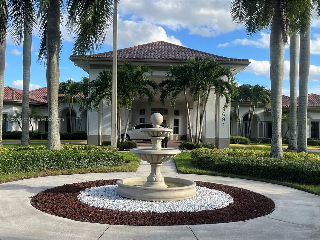 Exterior, Facade, Mediterranean