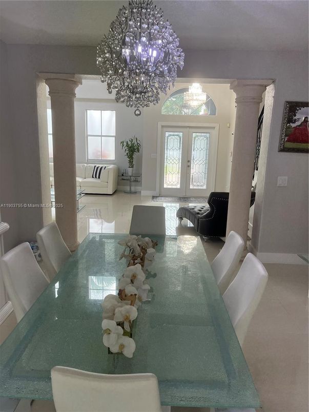 Chandelier, Dining room, Interior, Living room, Pendant Lights