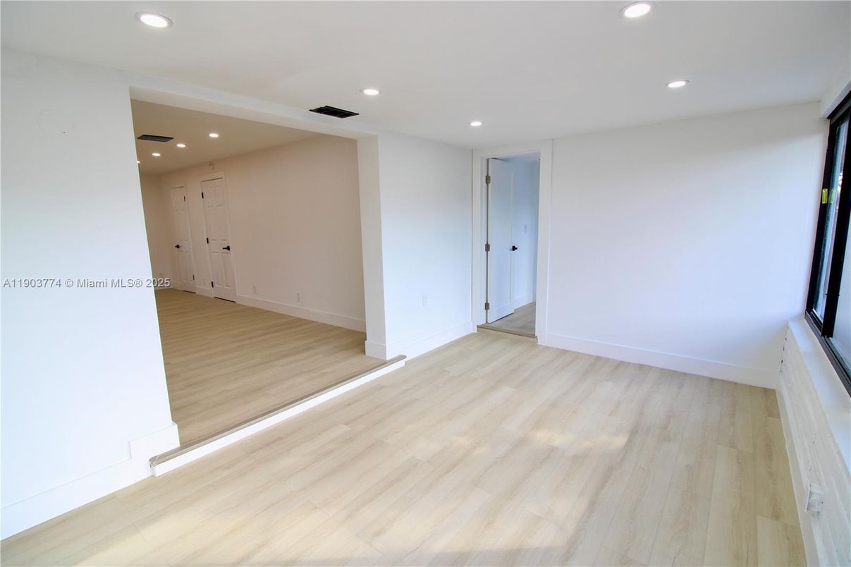 Empty room, Interior, Recessed Lighting, Wood Texture Flooring